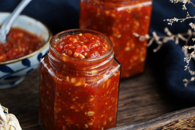 Chili Sauce Chuck Type Flasje Ontsluiting Plug Leak Detection geïntegreerde machine
