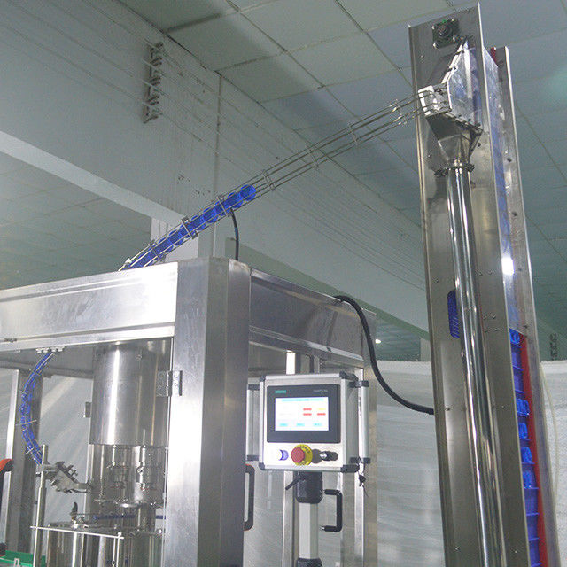 Verpakking van kunststof 8-kop draaibank vulmachine voor 2000 flessen/uur zonnebloemolie