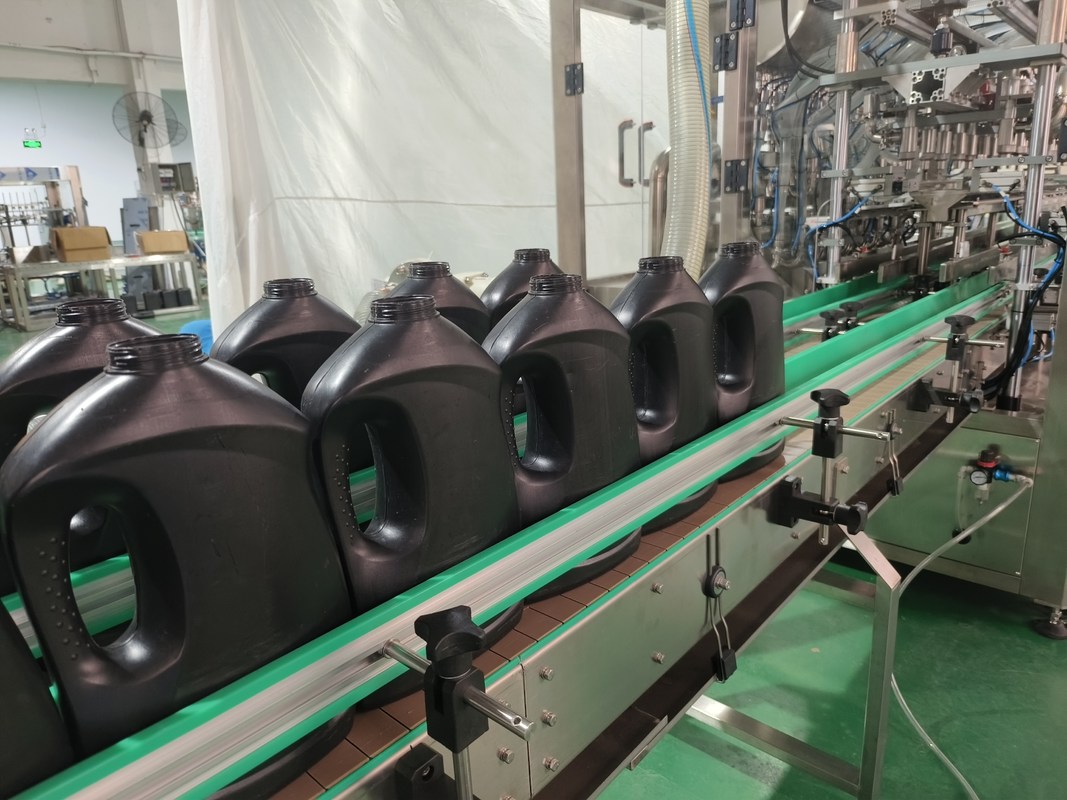 Productielijn voor douchegel met automatische vulschroef met dop