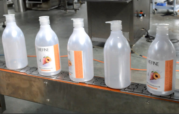 PLC Core Components 2.5KW Simple Automatic Linear Capping Machine voor uw voordeel