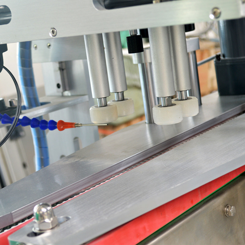 nauwkeurigheid Automatische roterende schroefkappen voor voedsel- en drankwinkels in grote vraag