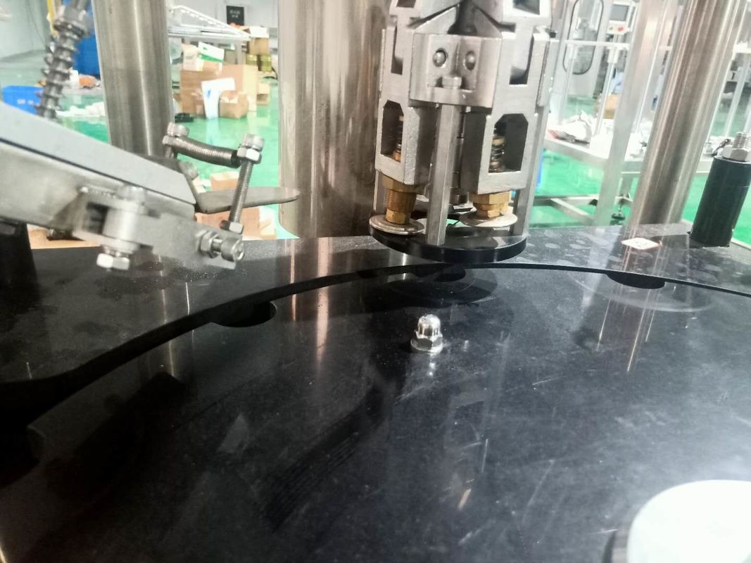 Volledig automatische dopmachine voor flessen met een diameter van 35-100 mm en 100-130 mm Topverkoper