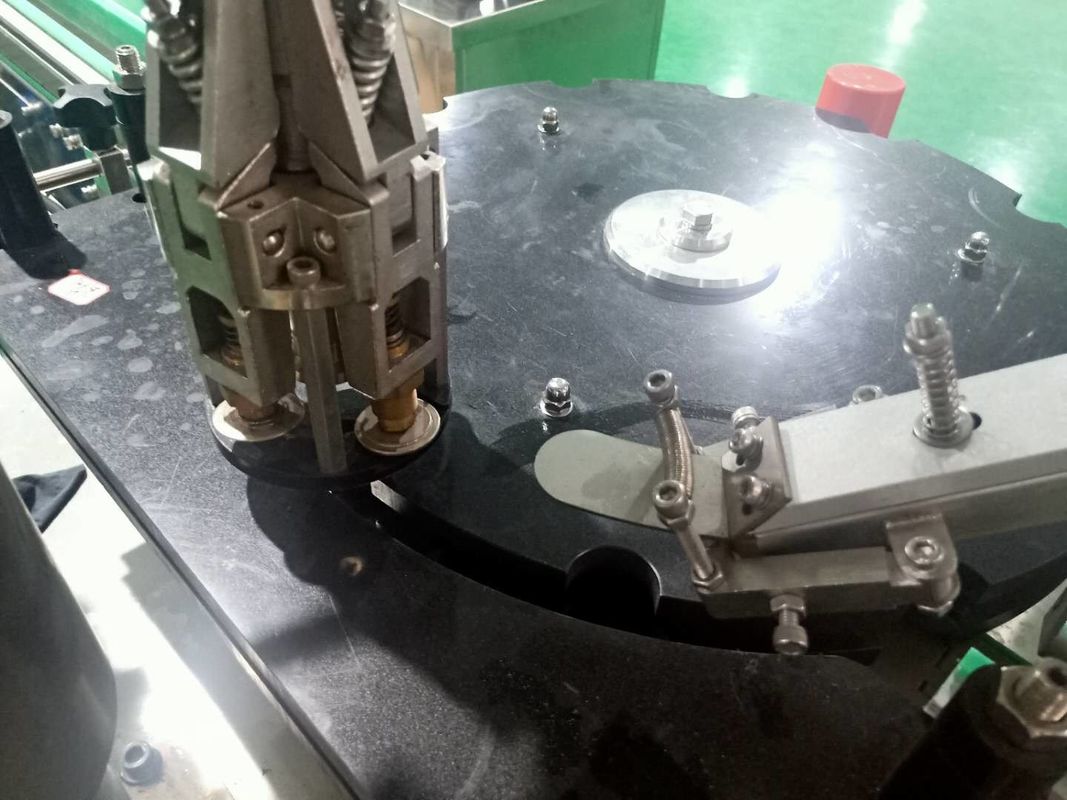 Volledig automatische dopmachine voor flessen met een diameter van 35-100 mm en 100-130 mm Topverkoper