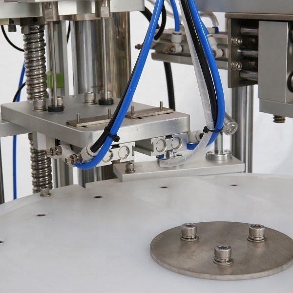 CE-certificaat High Speed Servomotor Verpakkingsmachine voor 30 ml vul sperma gel vullen