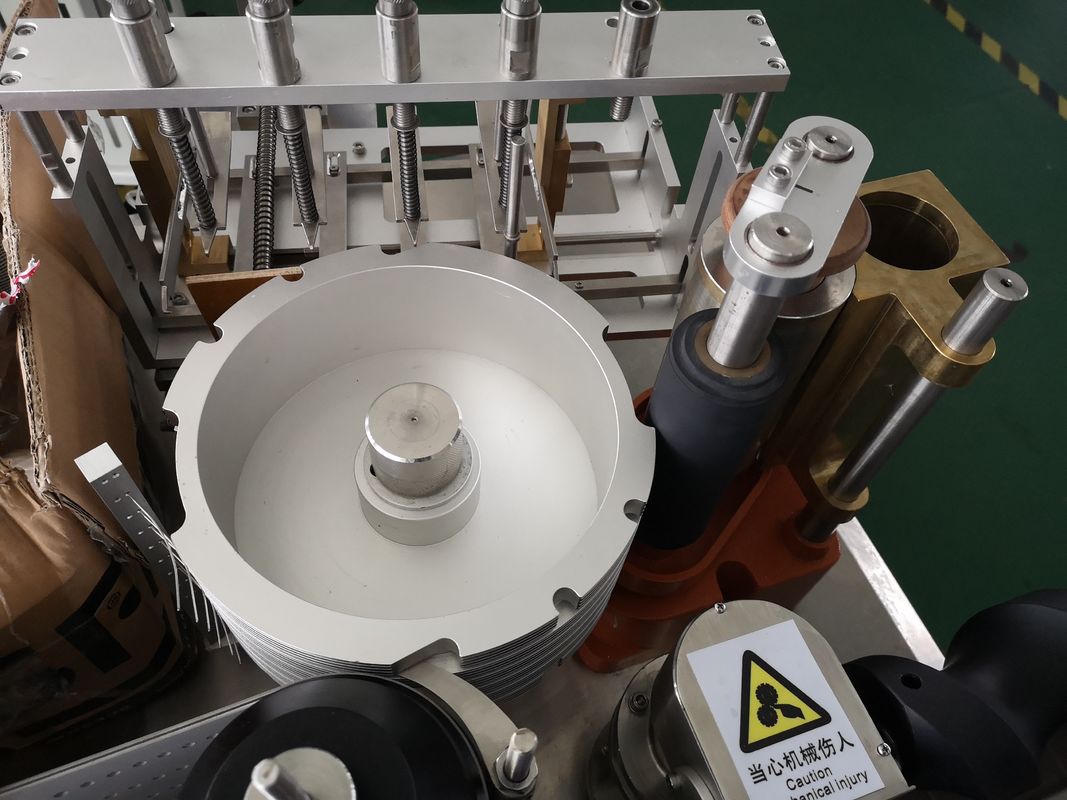 Machine voor het etiketteren van warm gesmolten lijm voor flessen in restaurantverpakkingen en -productie
