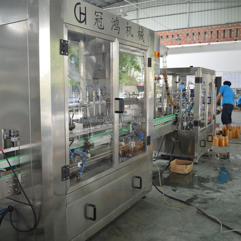 High Speed 4 Heads Vloeibare flessen vullen Deksel etikettering machine voor plastic flessen