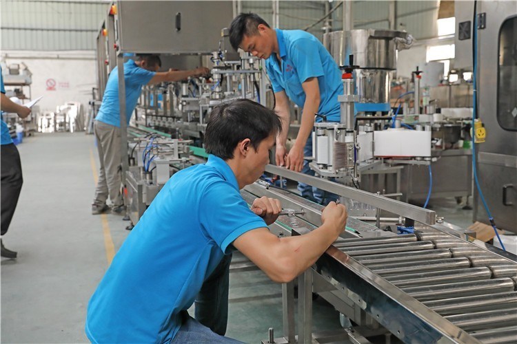 Automatische schroefkappen voor flessen met plastic deksel met een metaaldeksel gegarandeerd