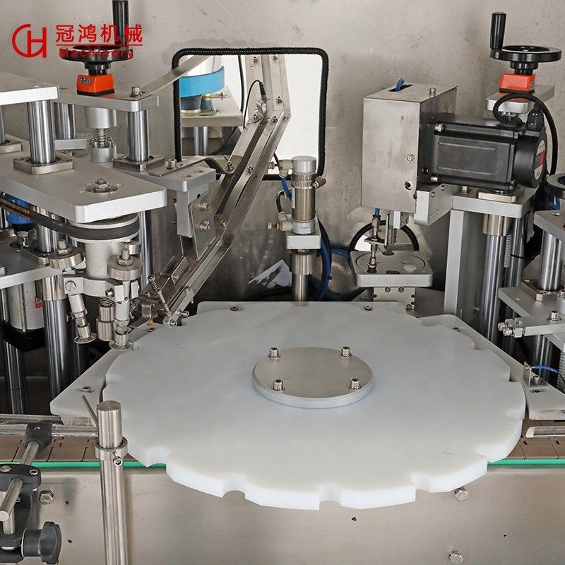2000*1800*2300mm Automatische flessenvul- en dopmachine voor essentiële olie/poeder